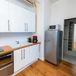 Bright And Equipped Apartment Close To Opera