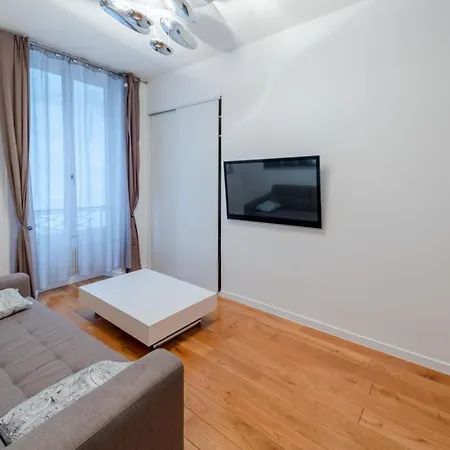 Bright And Equipped Close To Opera Parigi